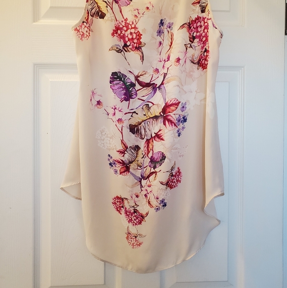 EUC Floral High-low Tank - Picture 5 of 6